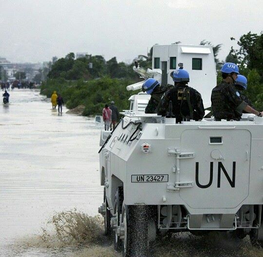 PATRULHA APÓS FURACÃO PORTO PRINCIPE.jpg